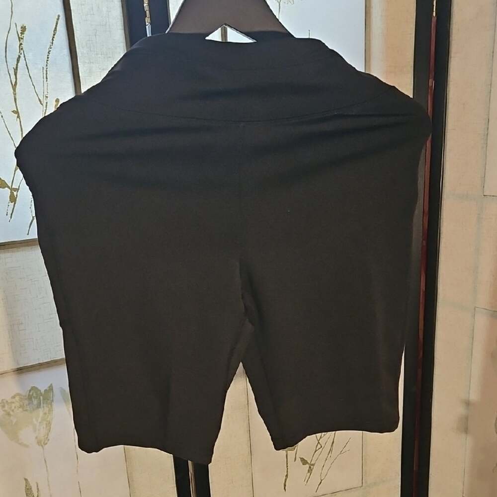 POP Fit Athletic Black Shorts with Pockets